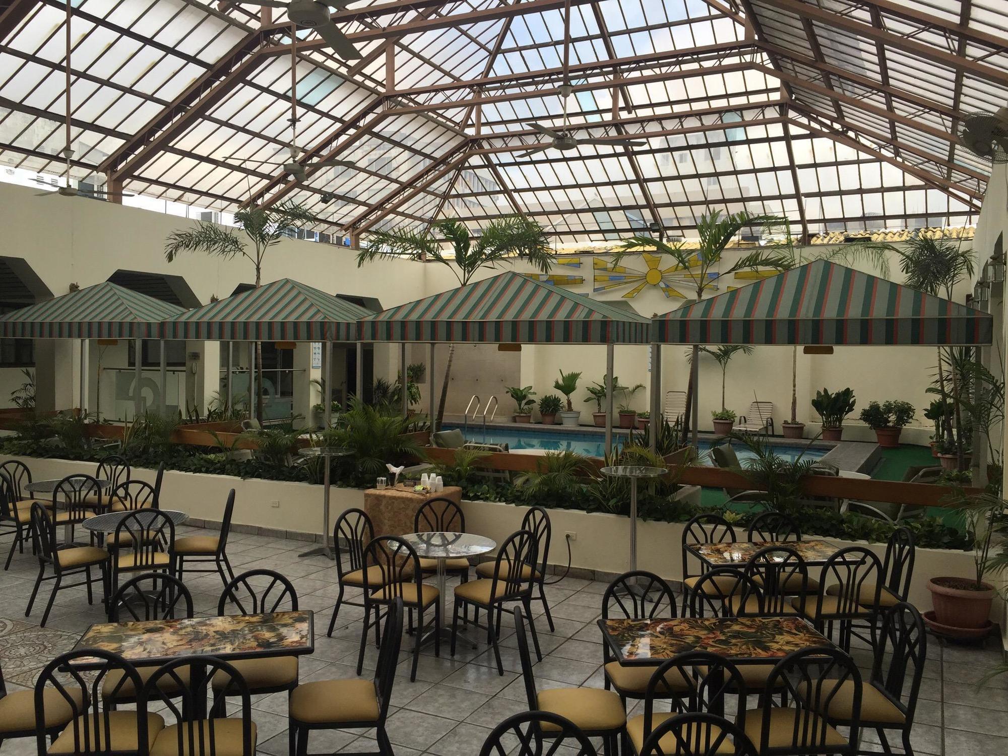 Hotel Ramada Гуаякиль Экстерьер фото